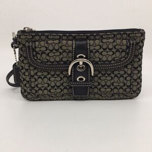 Coach Soho Signature Buckle Front Pocket Wristlet Silver Tone Hardware Y2K